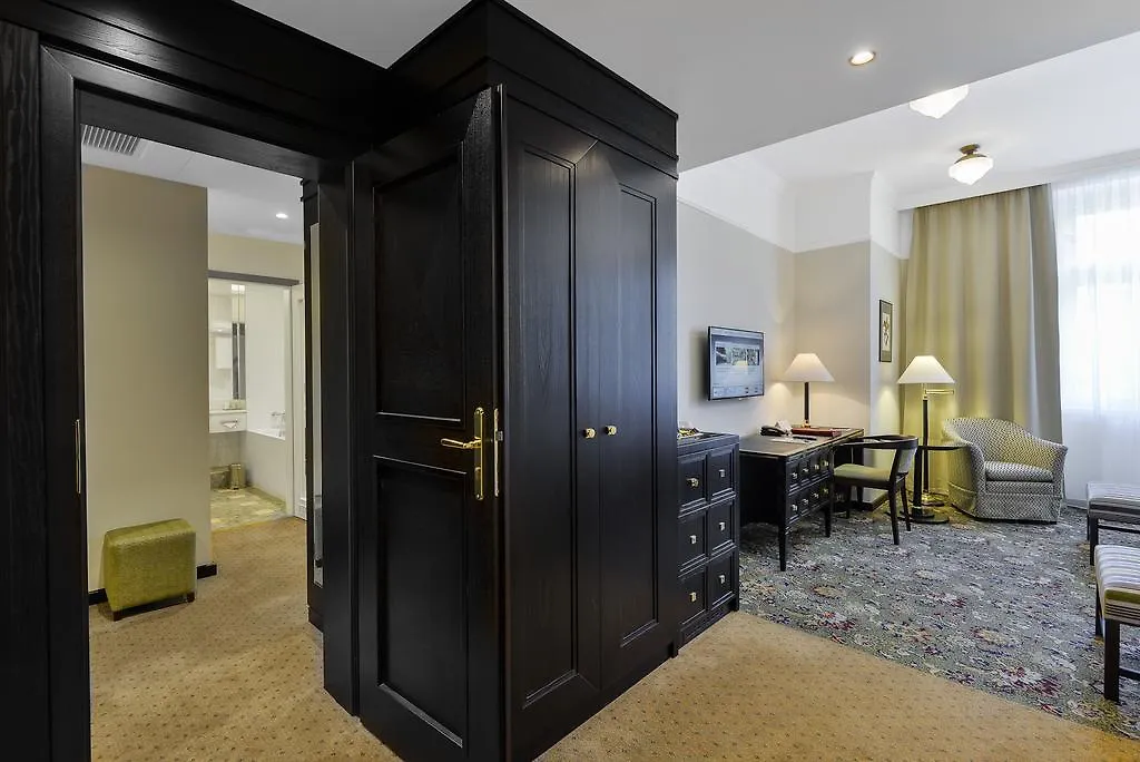 ****  Hotel Savoy פראג צ'כיה