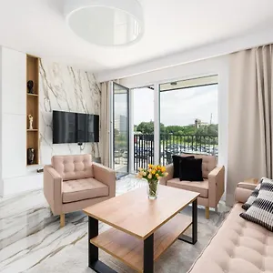 elegant-apartment-with-balcony-pozna-by-renters.poznan-hotels.com/