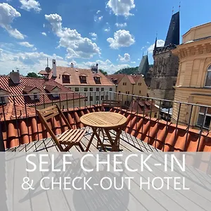 Charles Bridge & By Sivek Apart Otel
