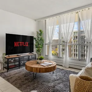 https://5-min-to-rogers-free-parking-dt-sleeps-6.edmonton-hotels.net