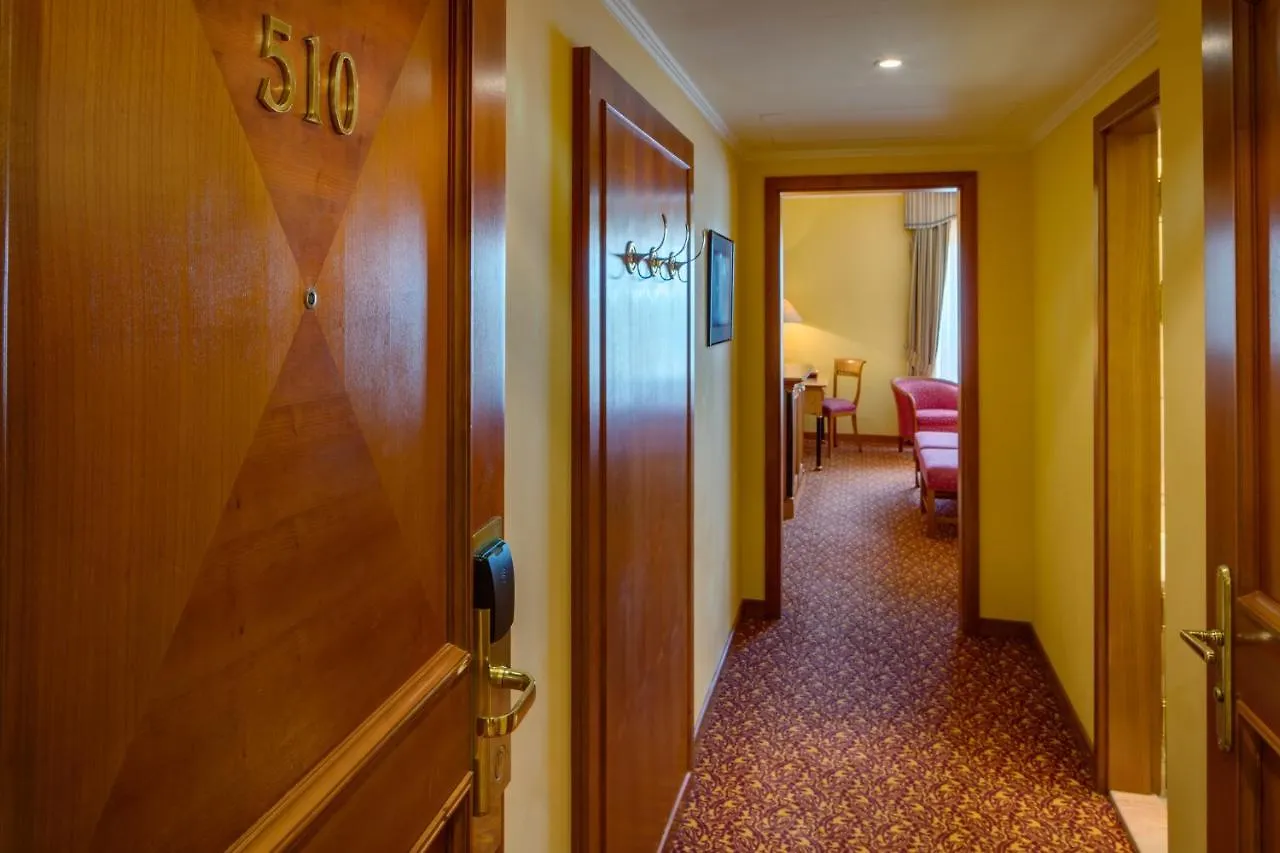 Hotel Savoy Prague 4*,