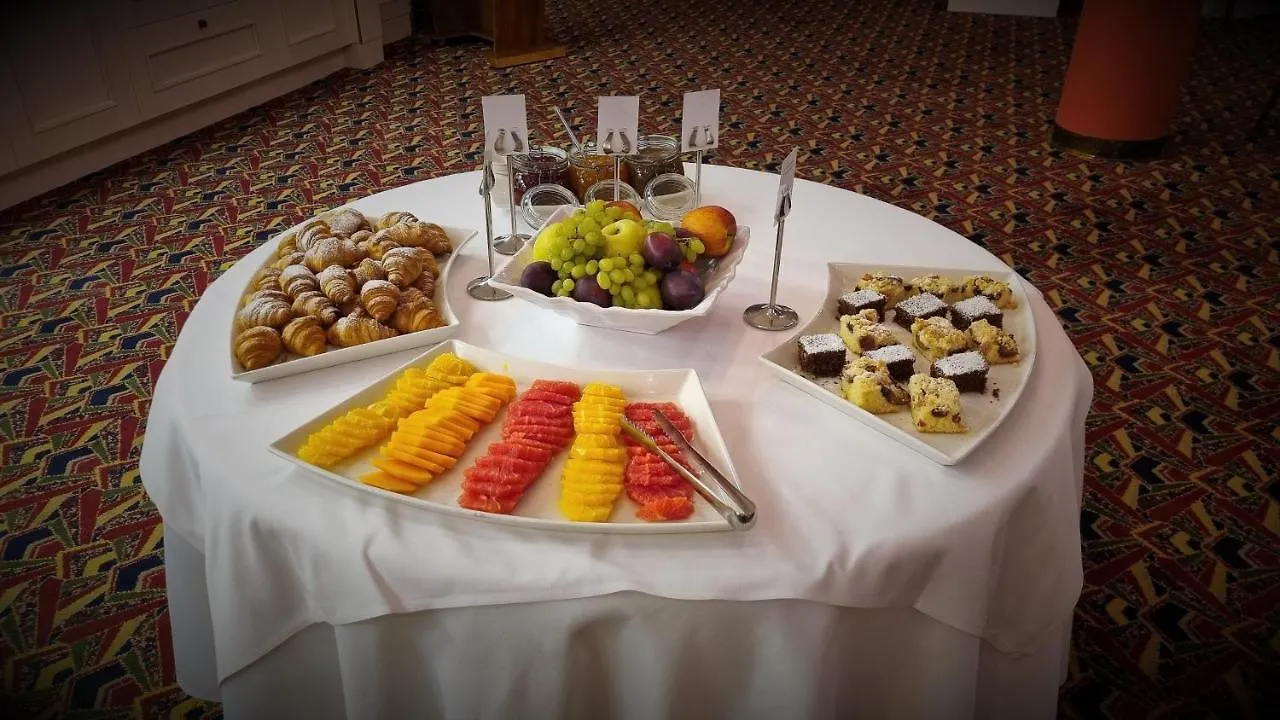 Hotel Savoy פראג 4*,